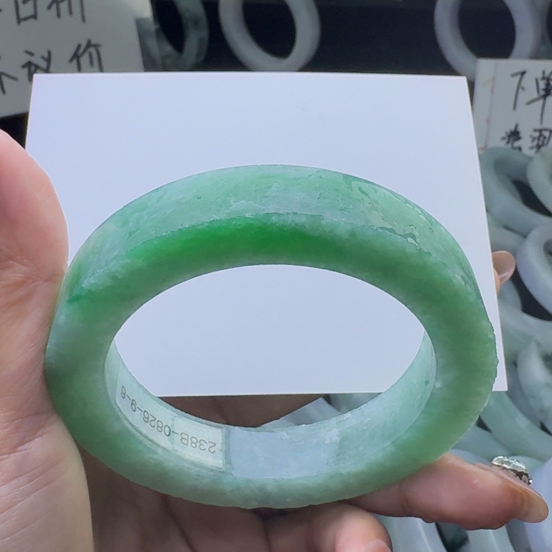 未镶嵌翡翠手镯定制翡翠