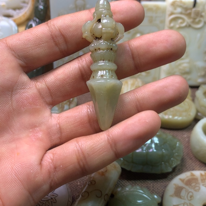 和田玉挂件未镶嵌忠**耳