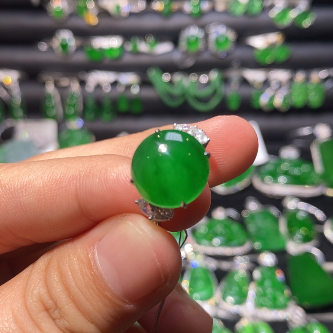 翡翠戒指18K金镶嵌天然翡翠