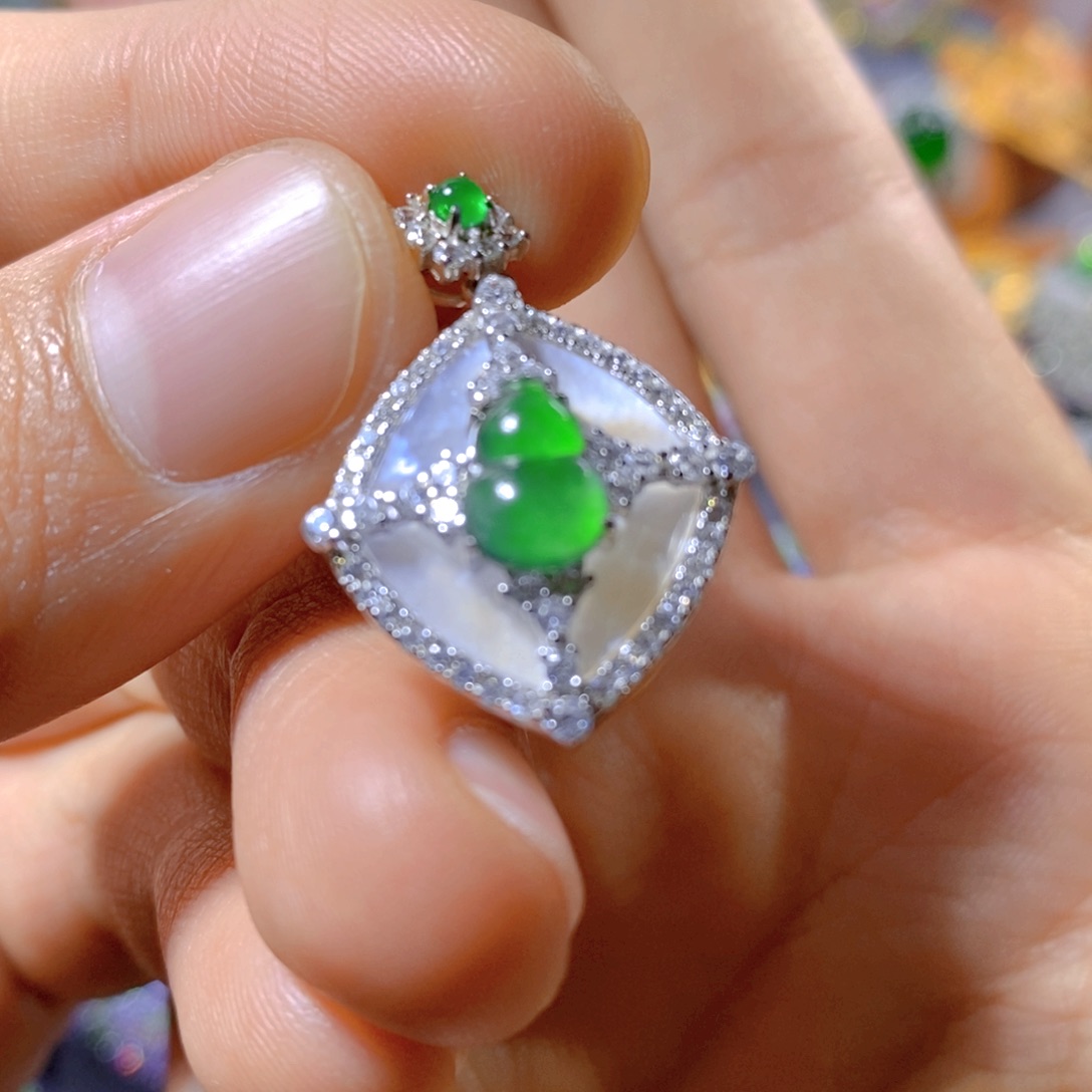 翡翠颈饰银S925镶嵌天然翡翠