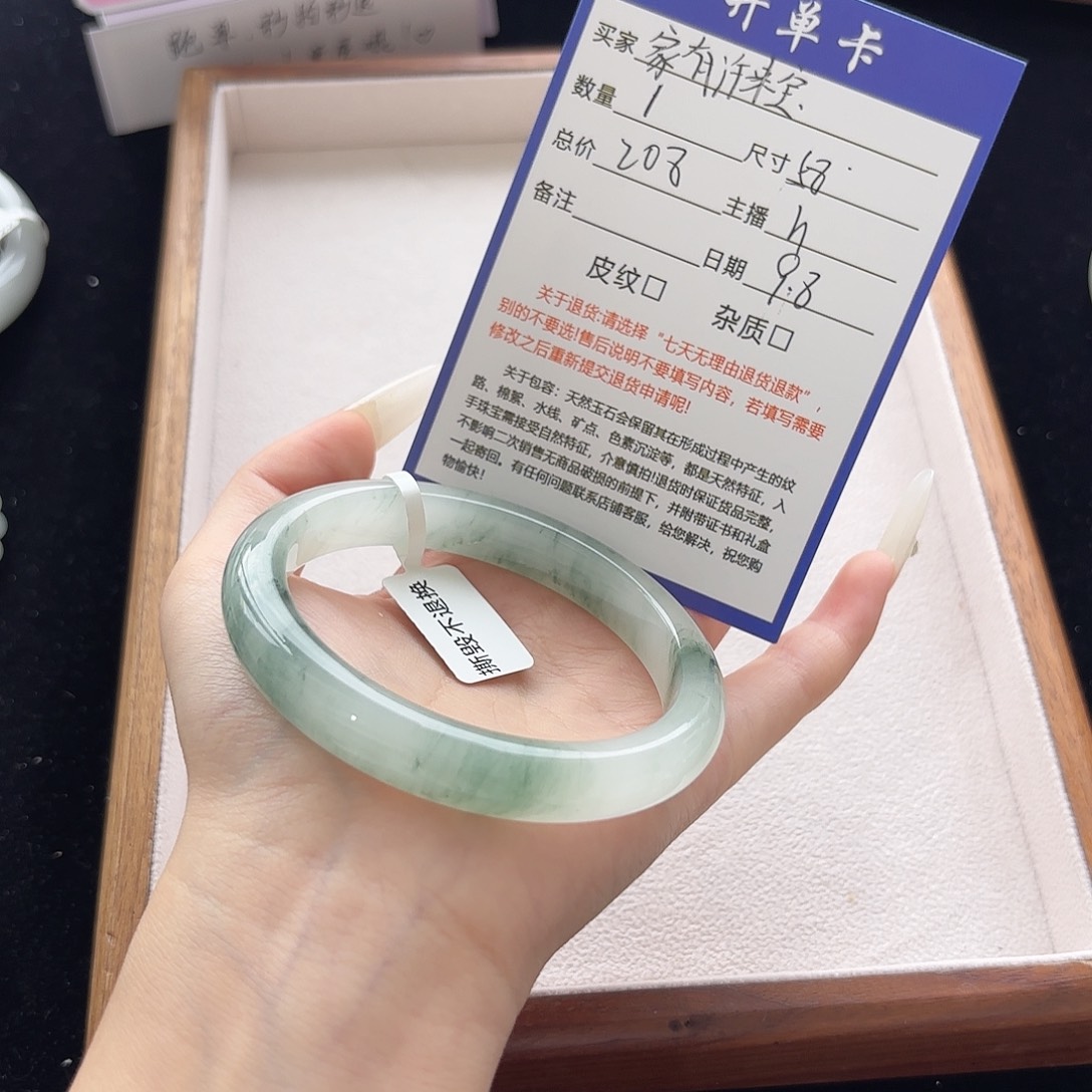 家****未镶嵌手镯石英质玉