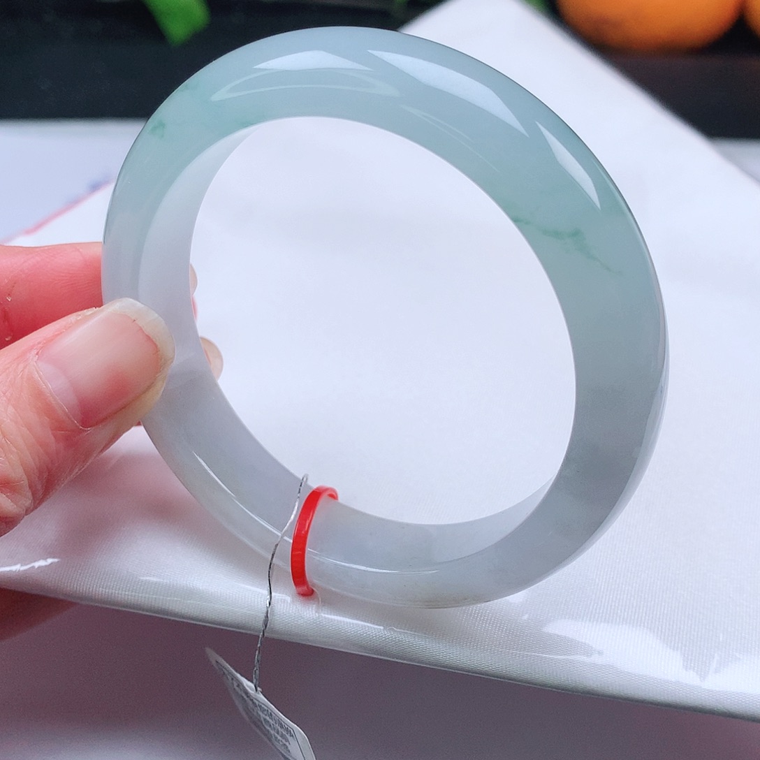 翡翠手镯未镶嵌55圈