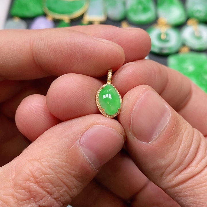 翡翠颈饰未镶嵌吊坠