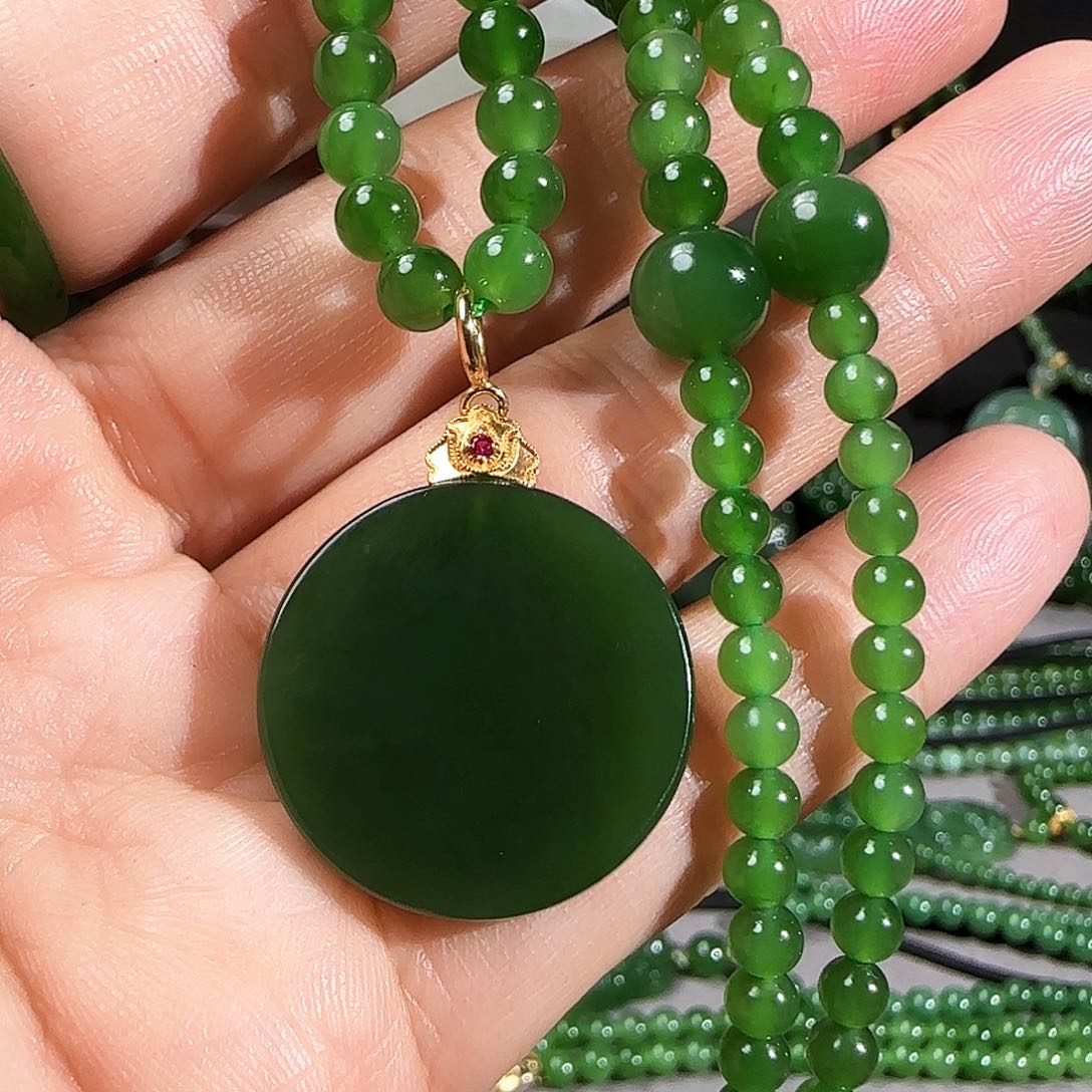 和田玉（碧玉）颈饰18K金镶嵌