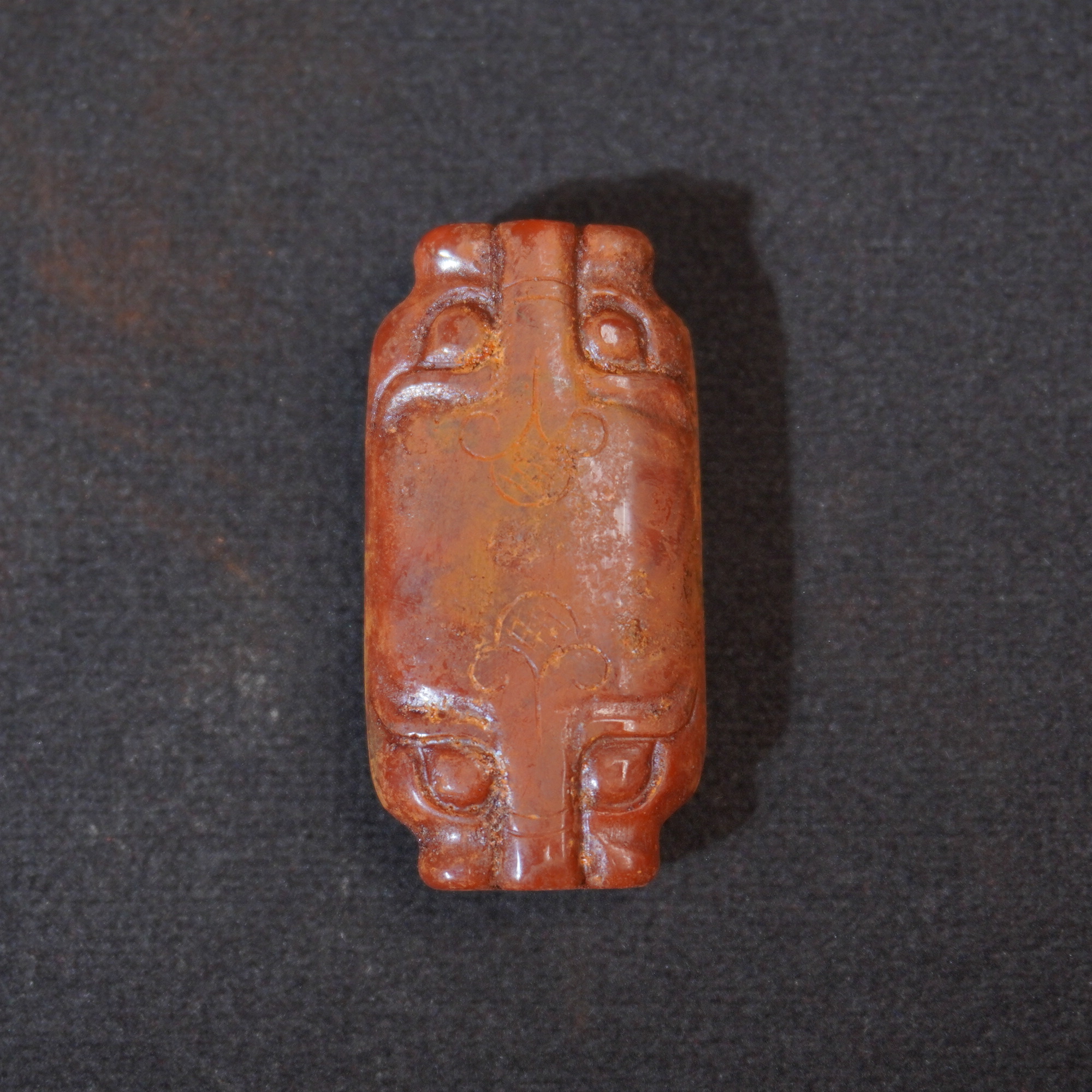 SO7  清  玛瑙兽面纹勒子