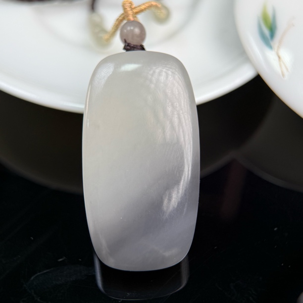 和田玉烟紫意境无事牌吊坠（高46*宽25*厚13mm）