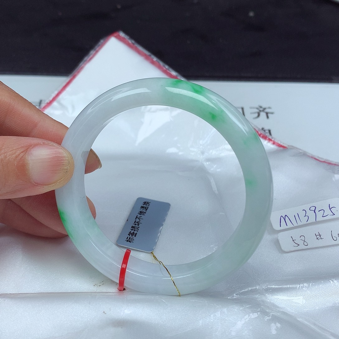 翡翠手镯未镶嵌58圈3925