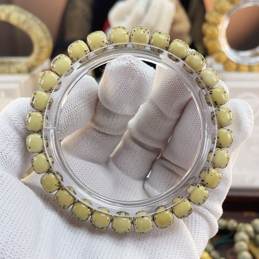 吊坠星月菩提绿背河豚