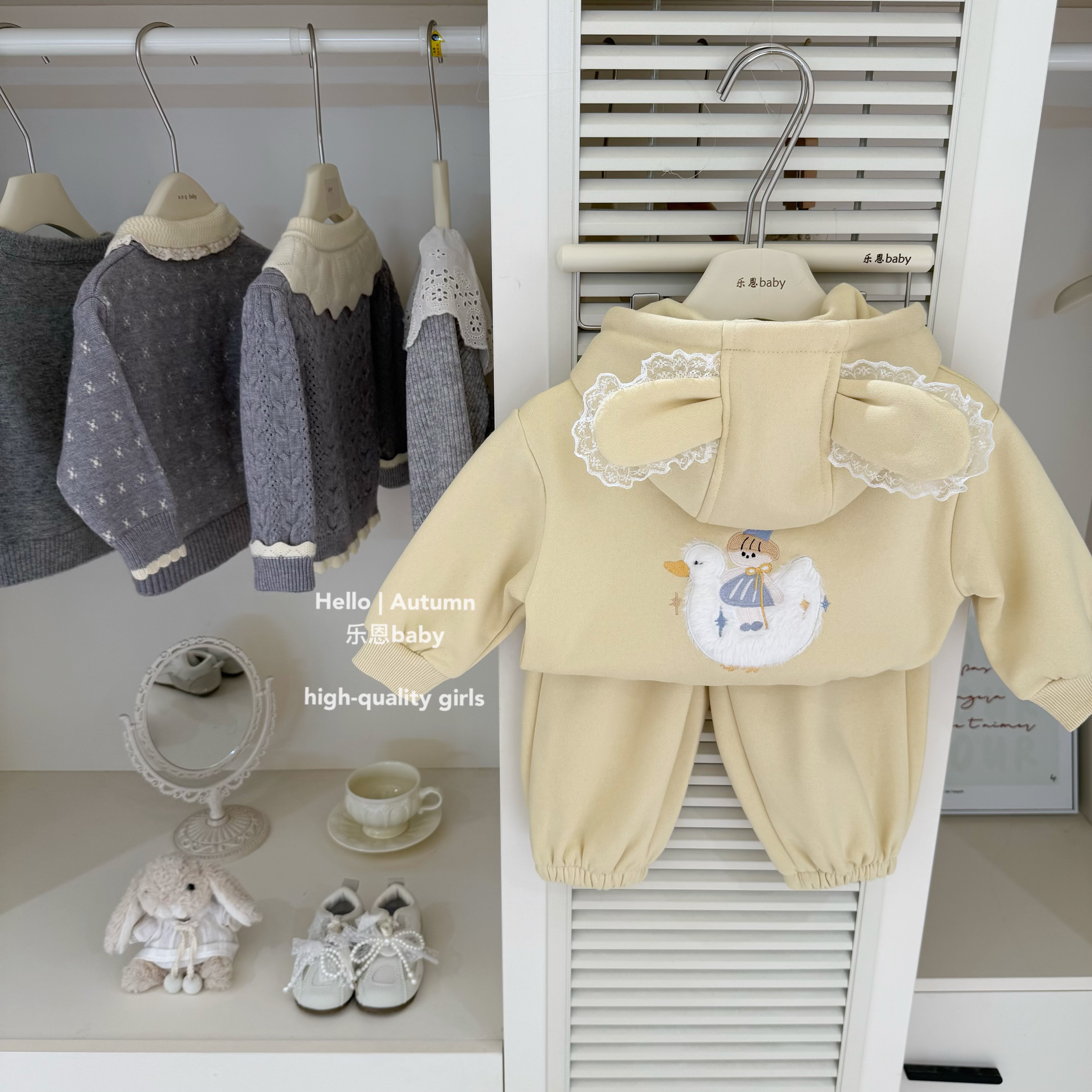 【乐恩童装】原创设计秋冬女童黄色兔耳朵加绒连帽外套束腿裤套装