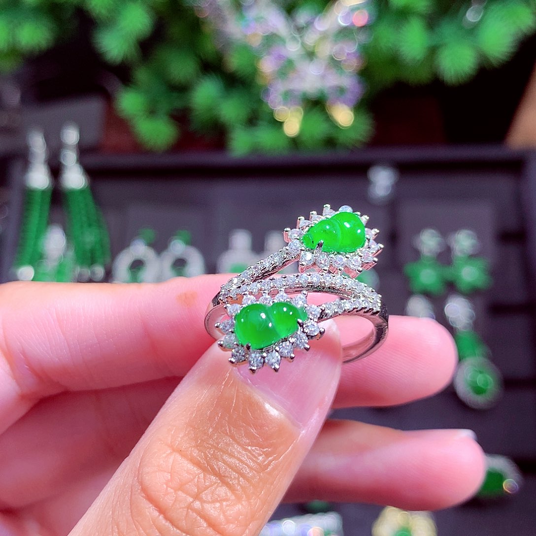 颈饰未镶嵌翡翠天然