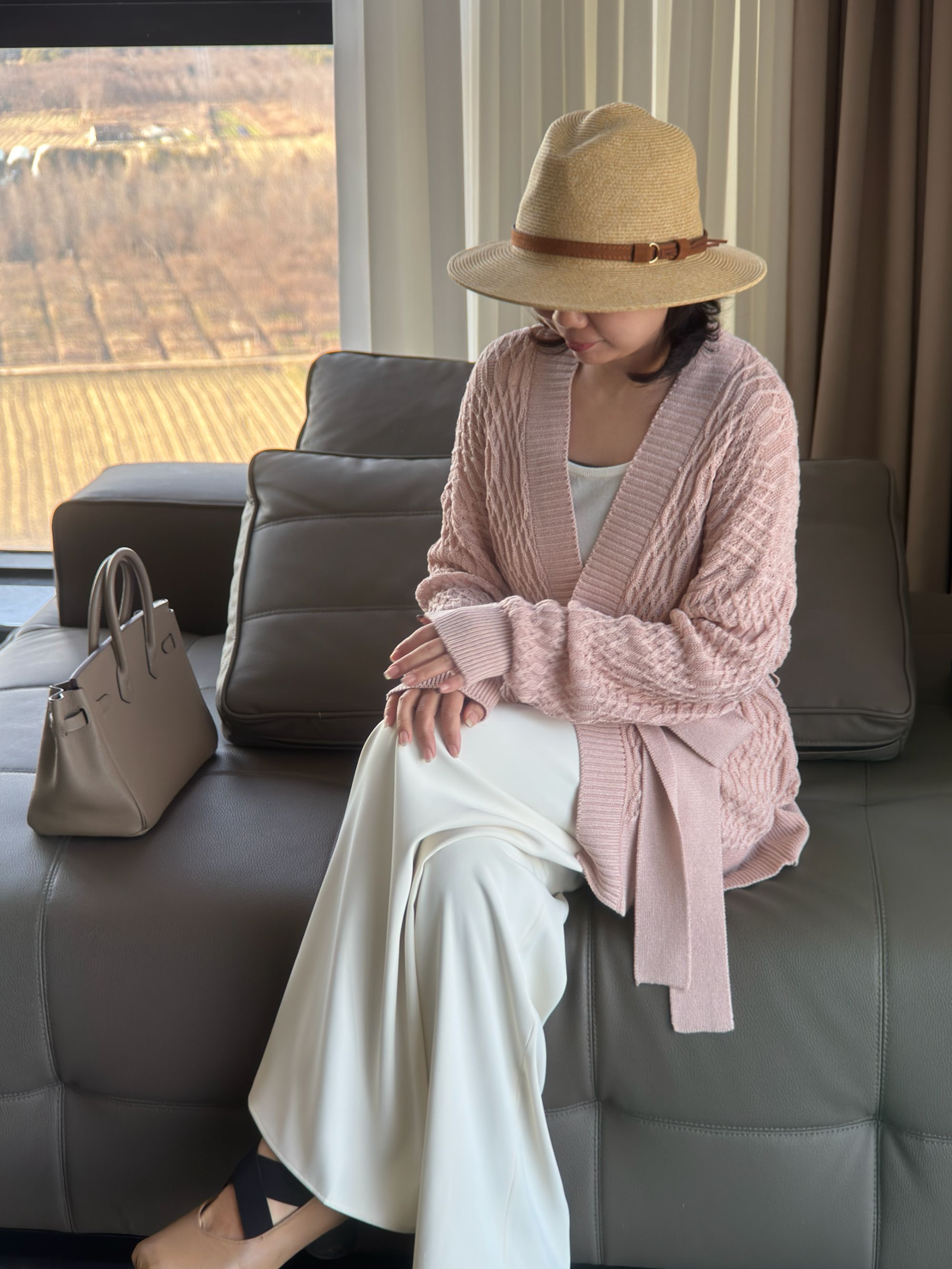  BENYI:莱赛尔镂空针织衫女春季设计感百搭显瘦外搭1017