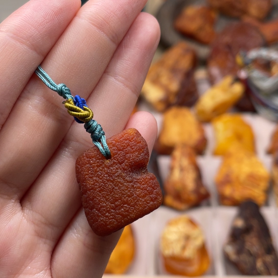 未镶嵌琥珀珠宝奇石