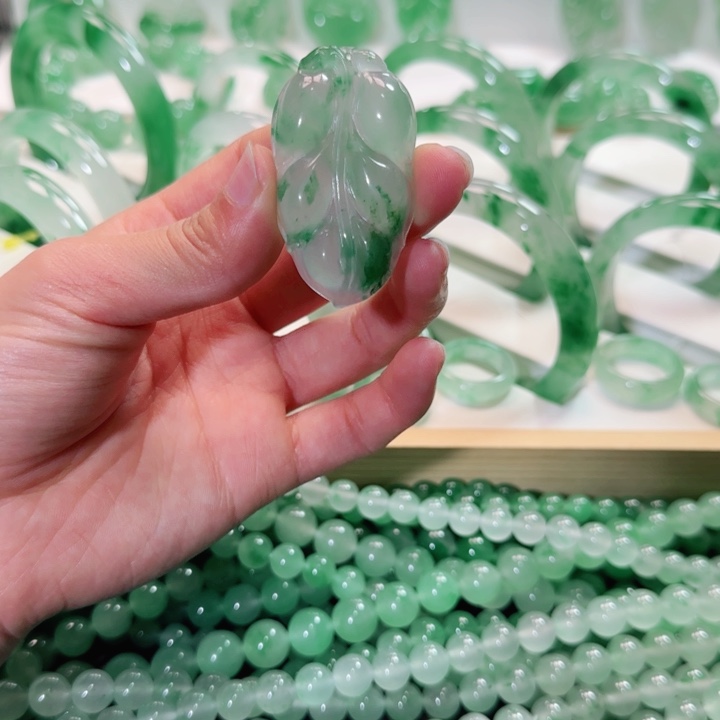 石英质玉吊坠(赠链)未镶嵌