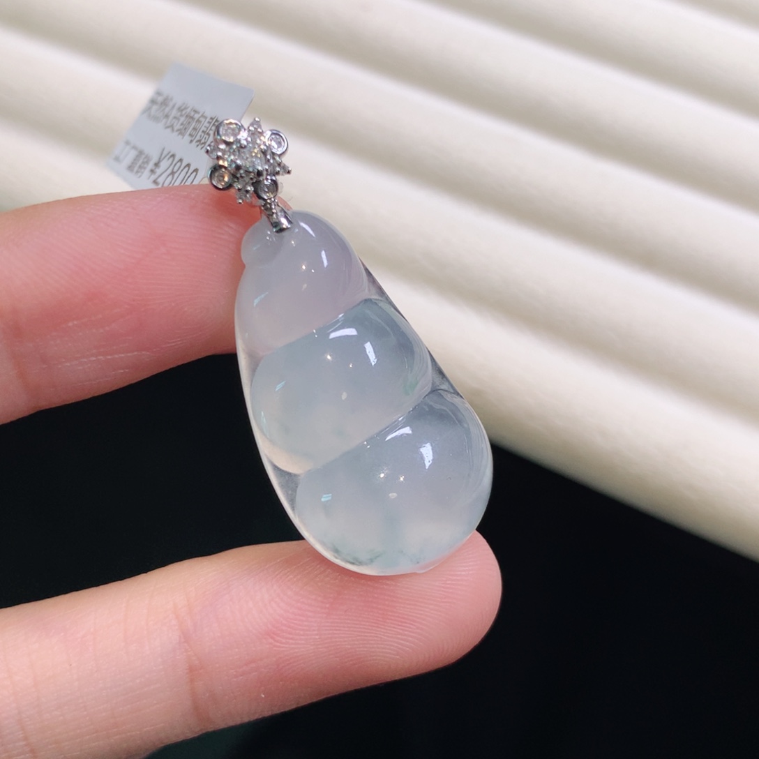 翡翠颈饰18K金镶嵌福豆