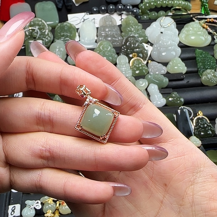 和田玉合金吊坠(赠链)