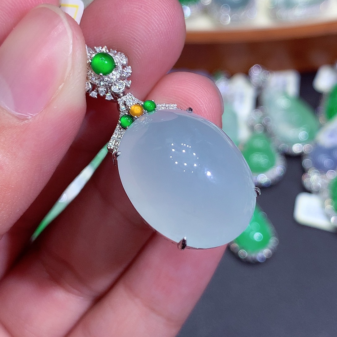 翡翠吊坠(不含链)18K金镶嵌