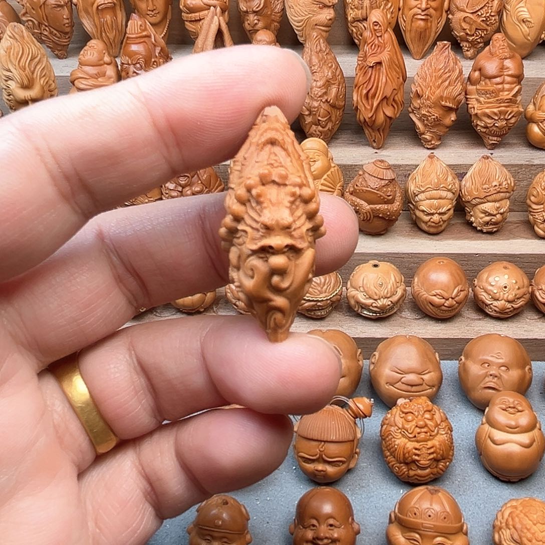 橄榄核吊坠18龙佛手