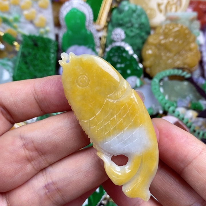 翡翠未镶嵌吊坠(赠链)