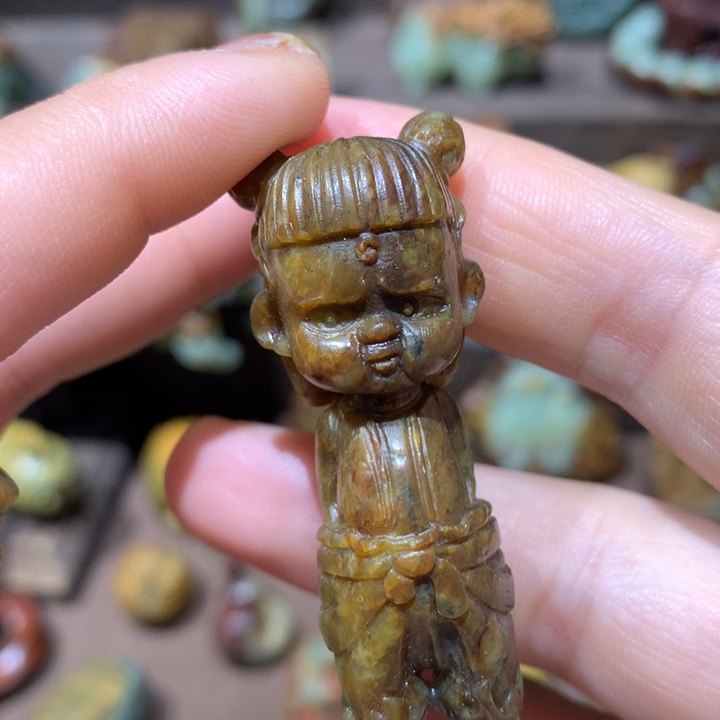 未镶嵌岫岩河磨玉（透闪石质玉）把件