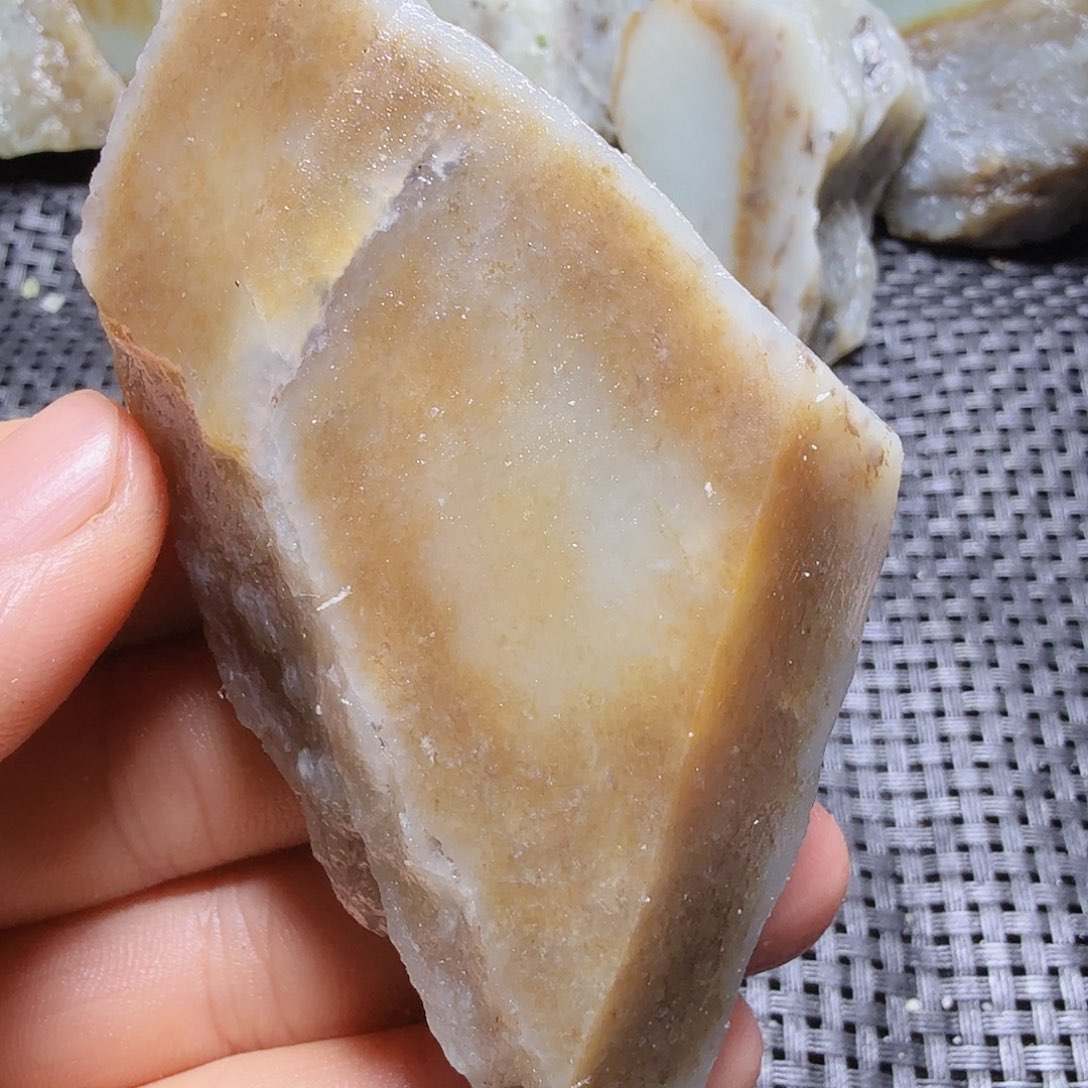 和田玉（糖玉）未镶嵌珠宝半成品