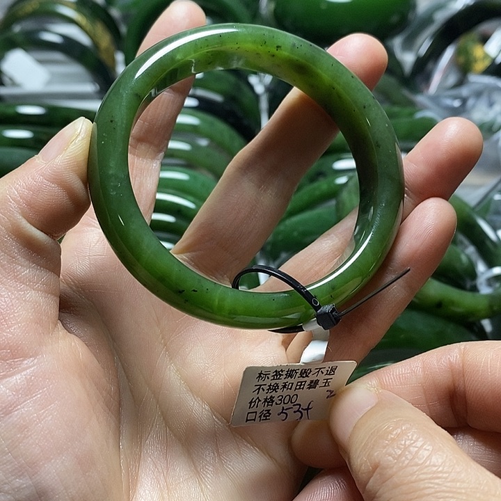 和田玉（碧玉）手镯未镶嵌明***达正圈53口径