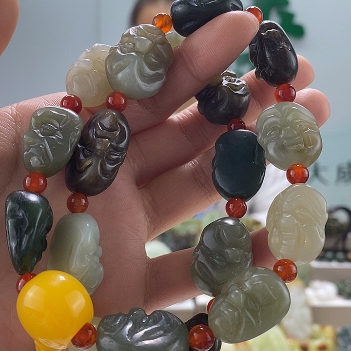 和田玉手持，微瑕未镶嵌