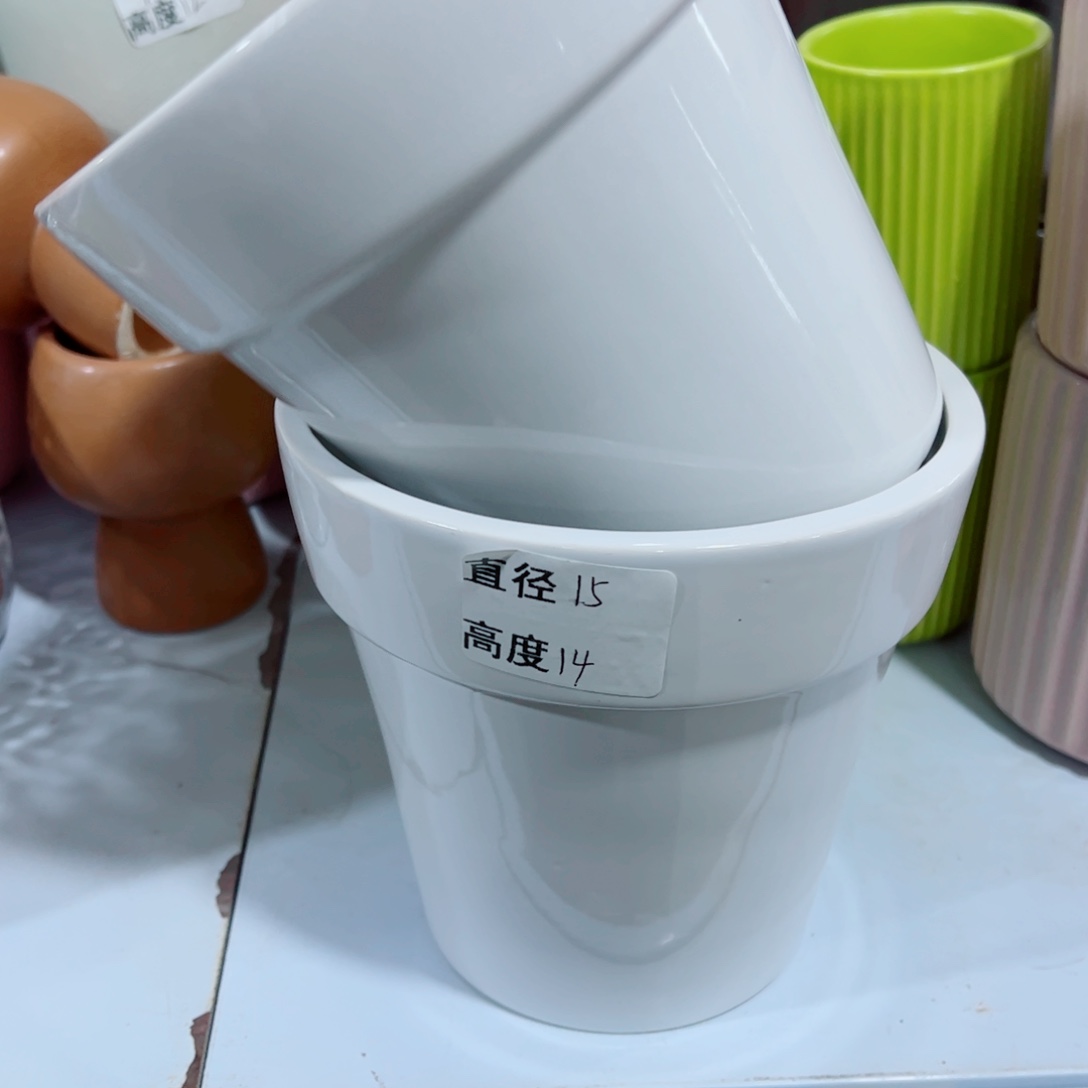 有孔，陶瓷花盆满10米包邮发货。