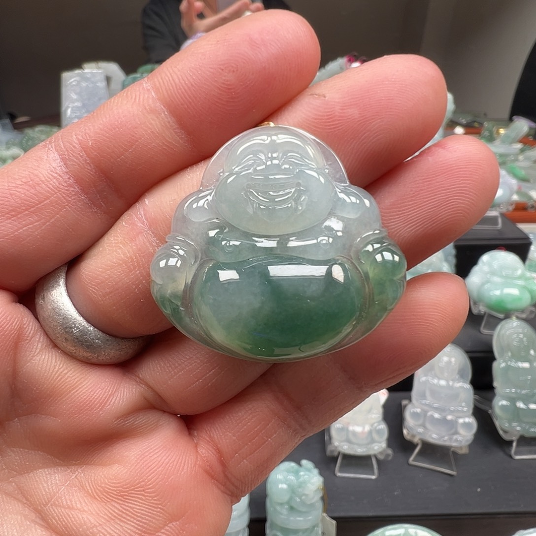 翡翠未镶嵌颈饰佛