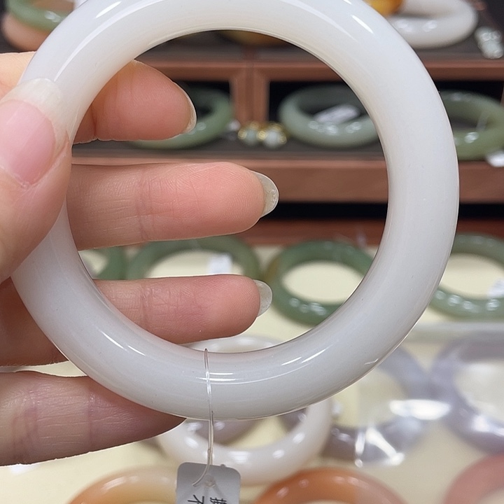 未镶嵌石英质玉珠宝奇石珠**吉