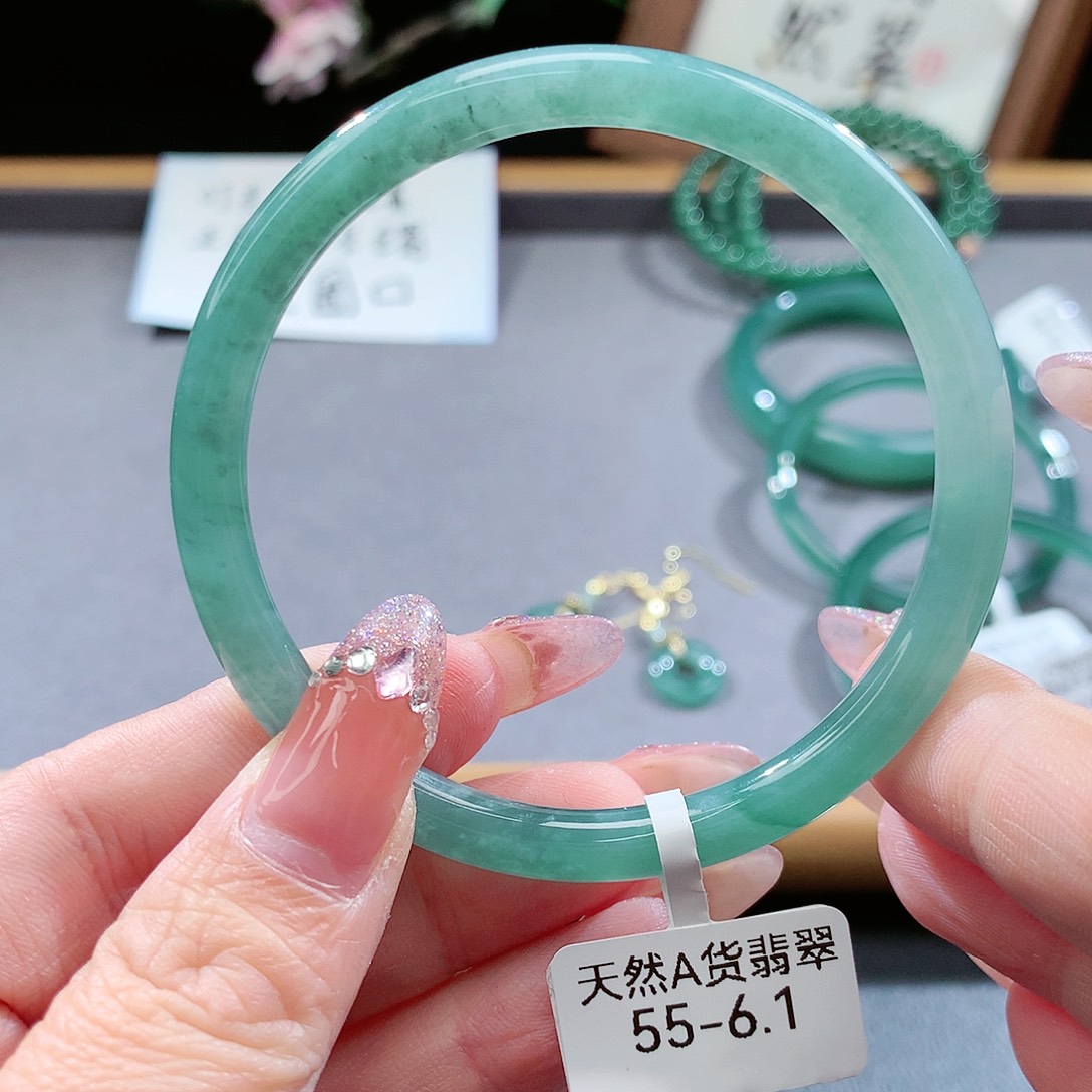 翡翠手镯（圆镯）未镶嵌