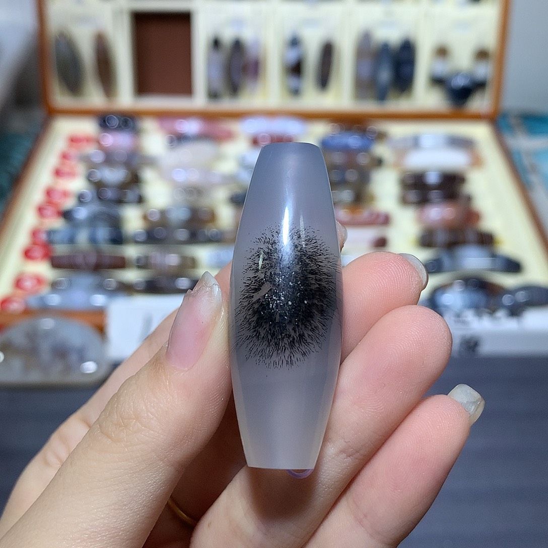 冯***宝玛瑙/玉髓未镶嵌颈饰