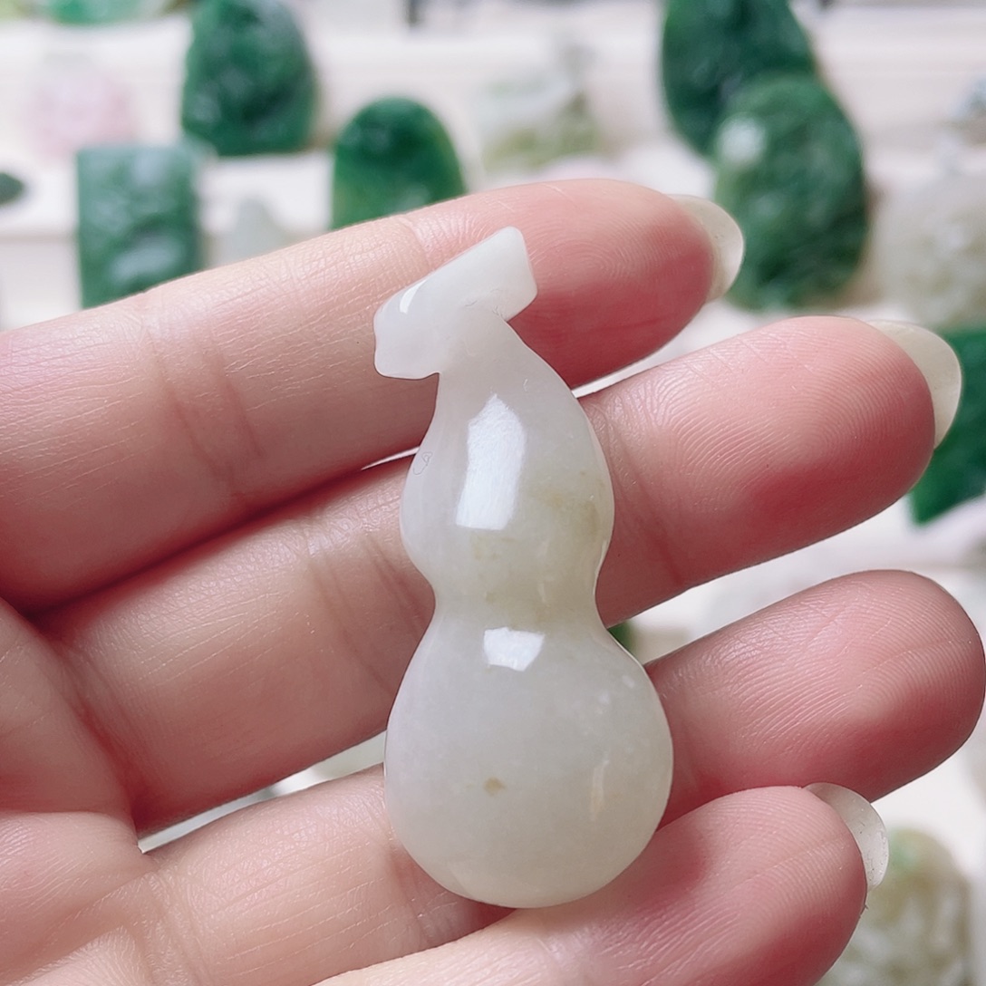 独山玉未镶嵌颈饰