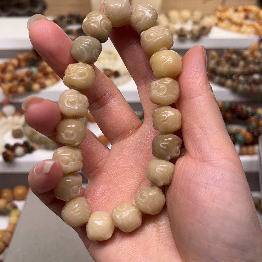 吊坠白玉菩提醒狮手串