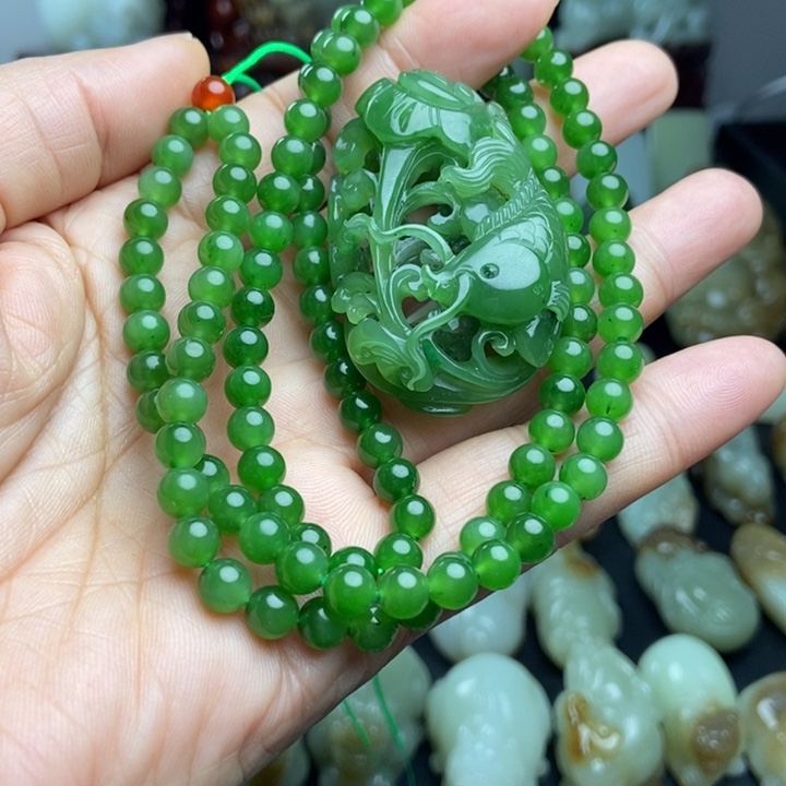 行***疆和田玉未镶嵌颈饰