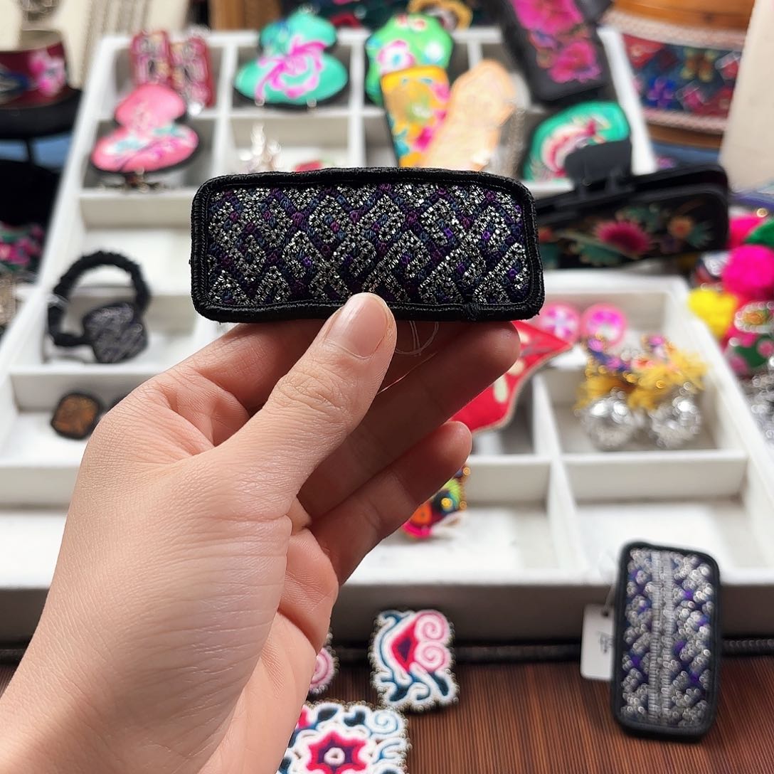 刺绣娥**弯手工刺绣工艺