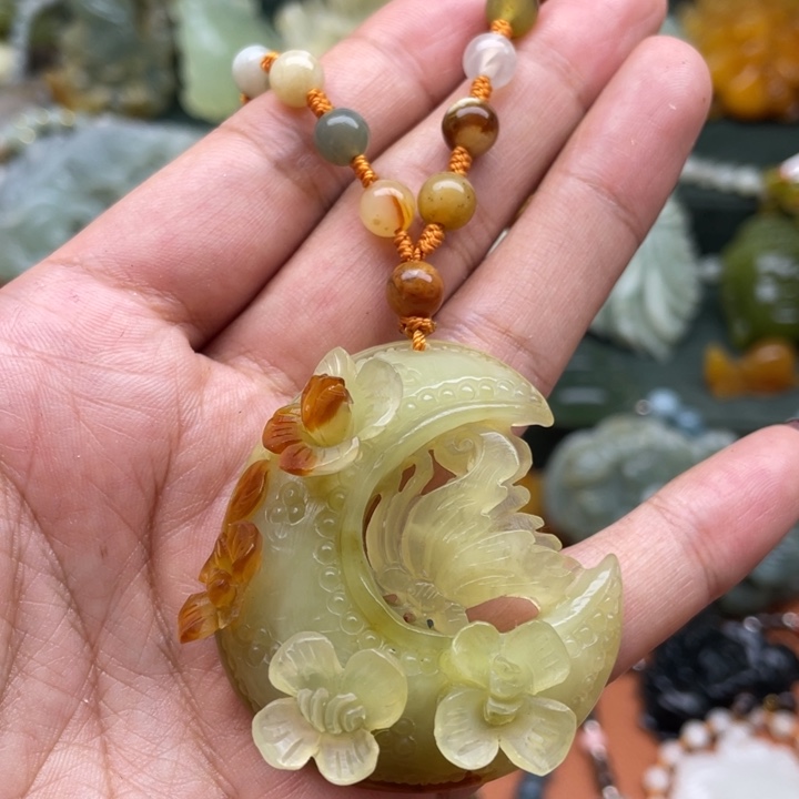 蛇纹石玉吊坠未镶嵌