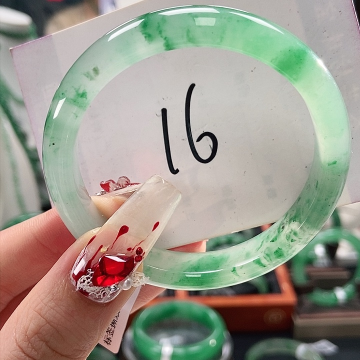 石英质玉手镯未镶嵌天然A货非洲翠手镯