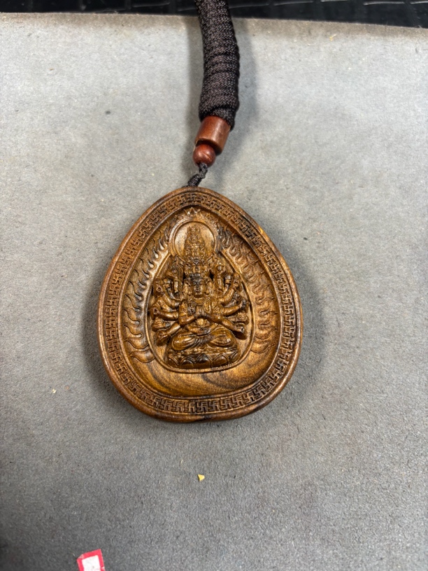 862沉木雕刻吊坠