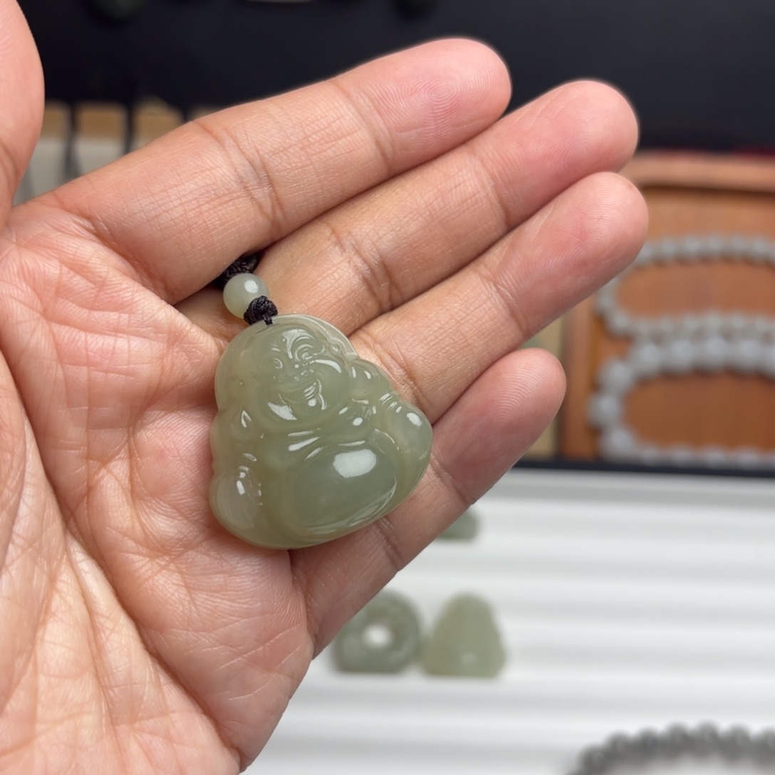 颈饰未镶嵌和田玉菠***?