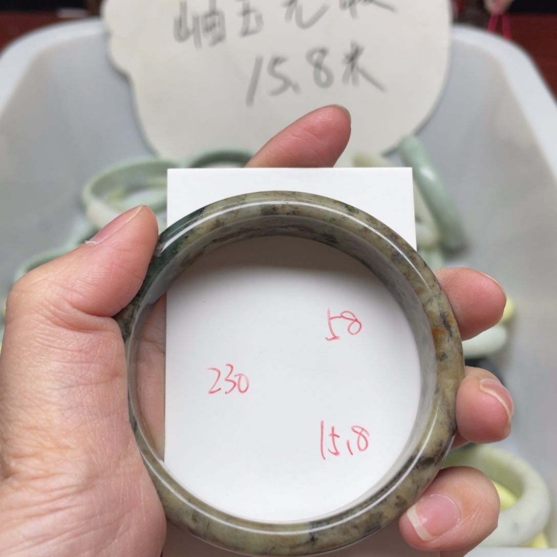蛇纹石玉手镯未镶嵌