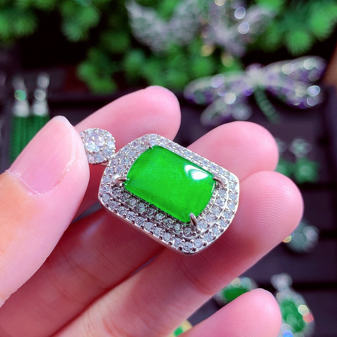 颈饰未镶嵌翡翠天然