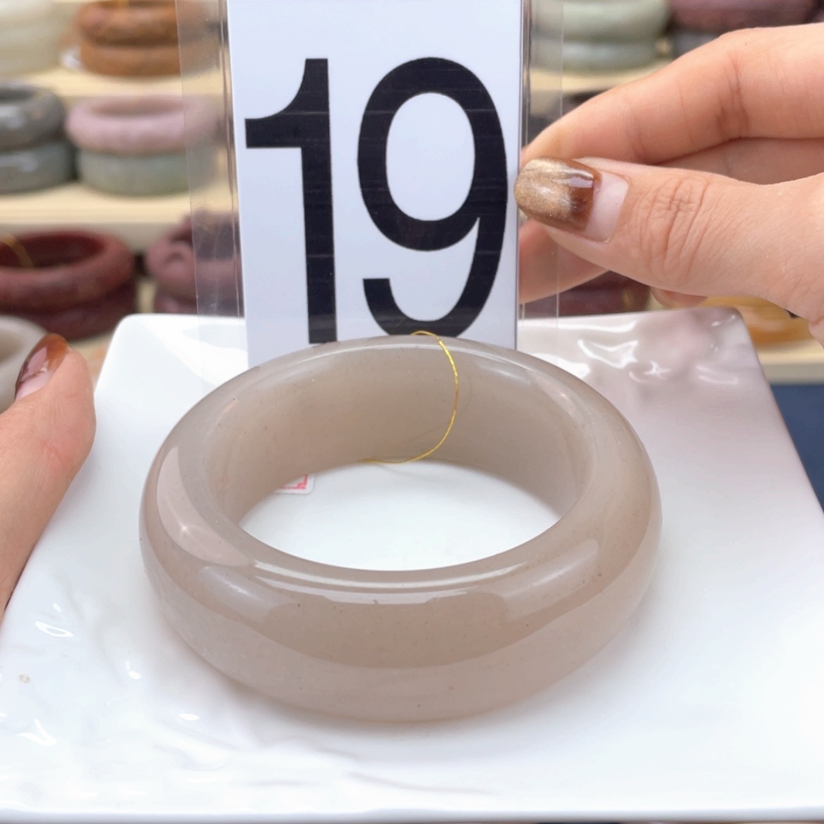 【闪购商品】石英质玉手镯未镶嵌