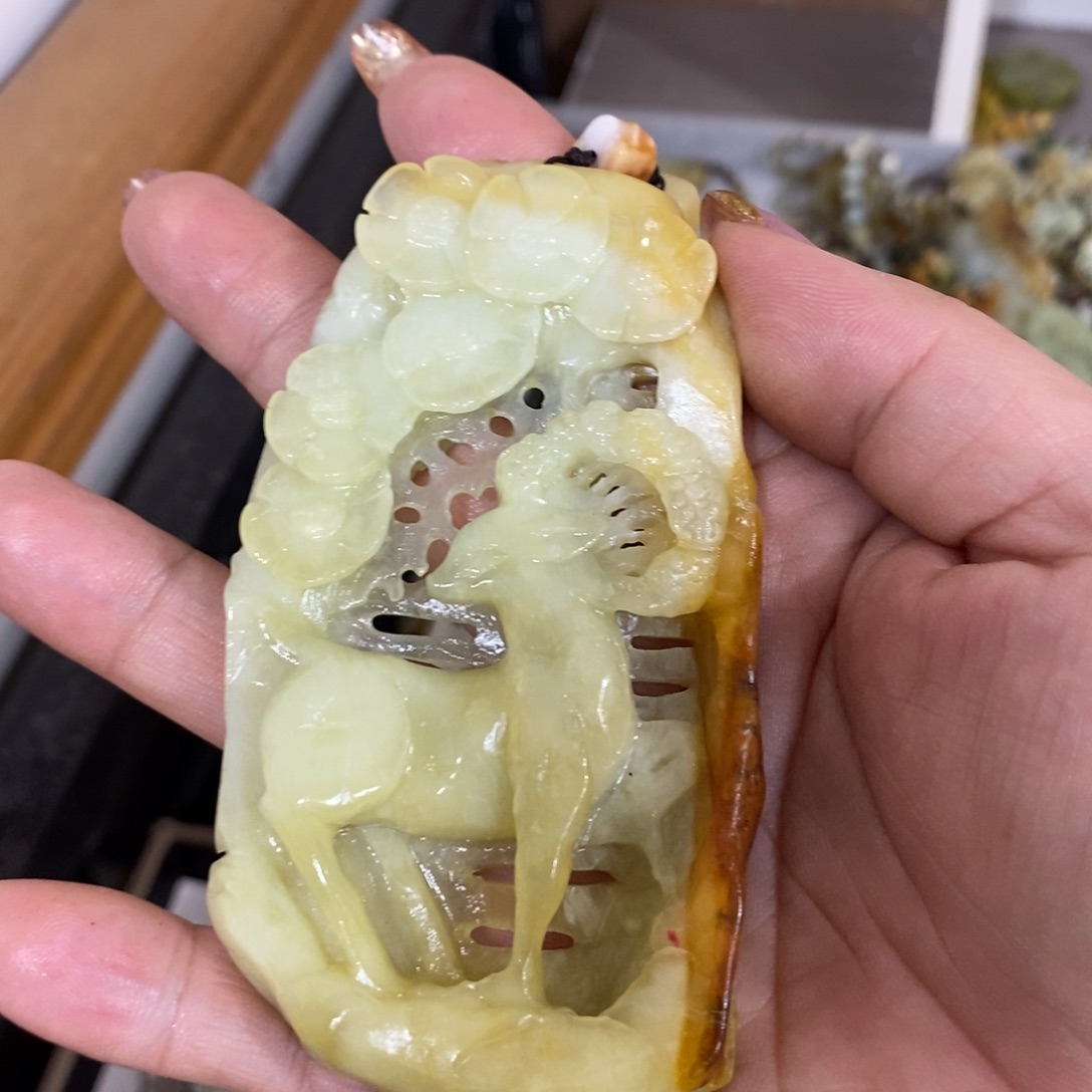 蛇纹石玉颈饰未镶嵌金**l