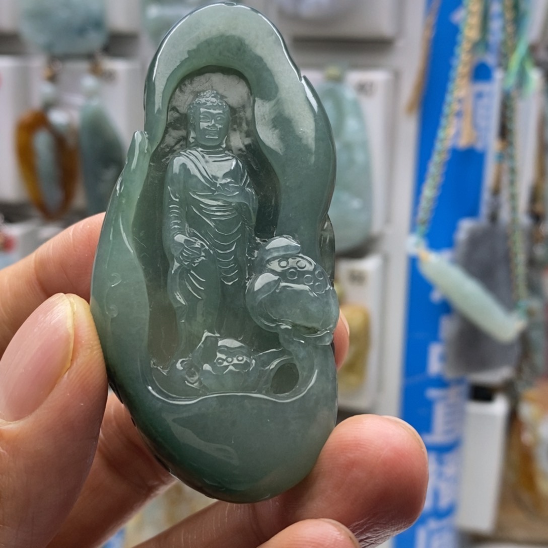 翡翠颈饰未镶嵌佛