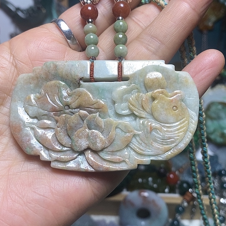 翡翠未镶嵌吊坠(赠链)