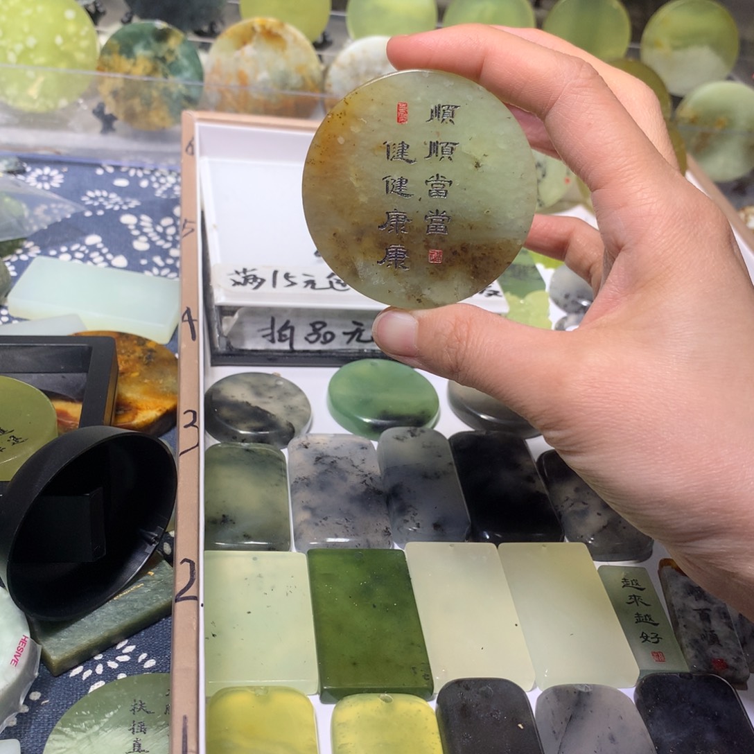 蛇纹石玉合金雕刻小摆