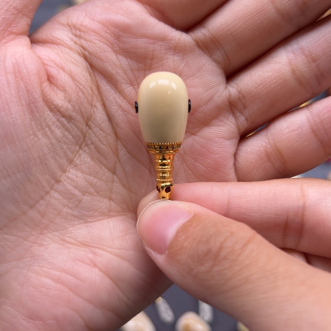 琥珀未镶嵌裸石11.7mm