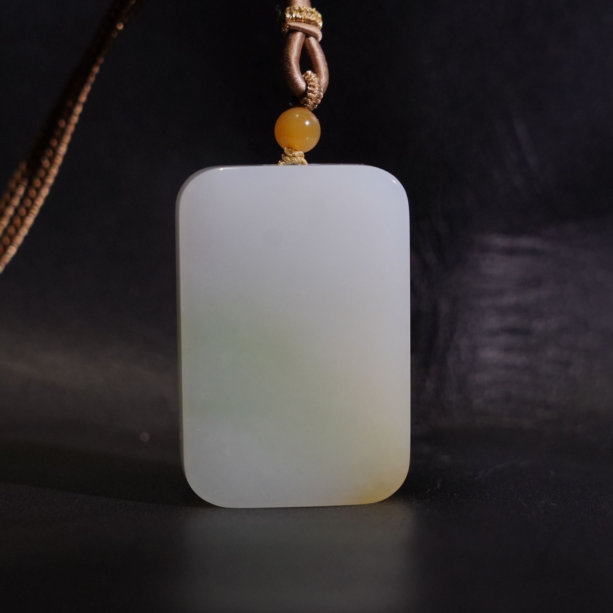 【新疆马爷珠宝】三色翠青带糖平安无事牌（43.5*29*9.5/38.5g带绳）