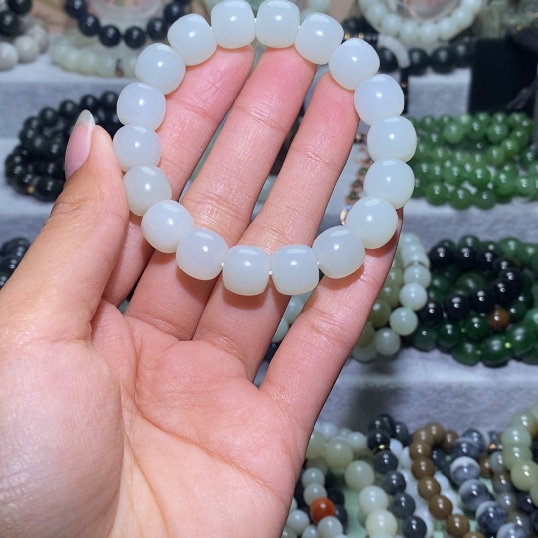 晟***美和田玉未镶嵌手链