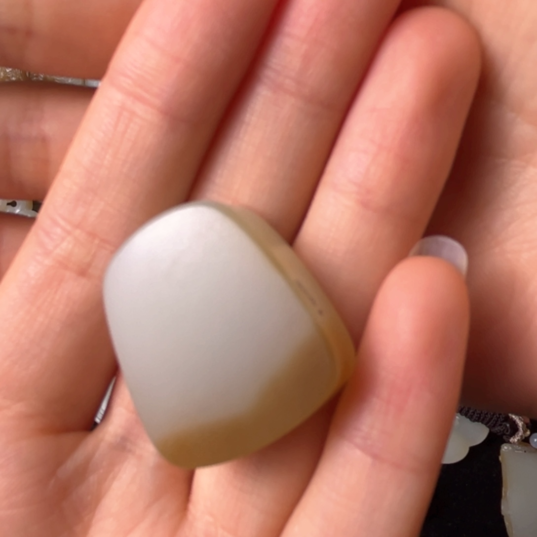 和田玉（糖玉）颈饰未镶嵌张*